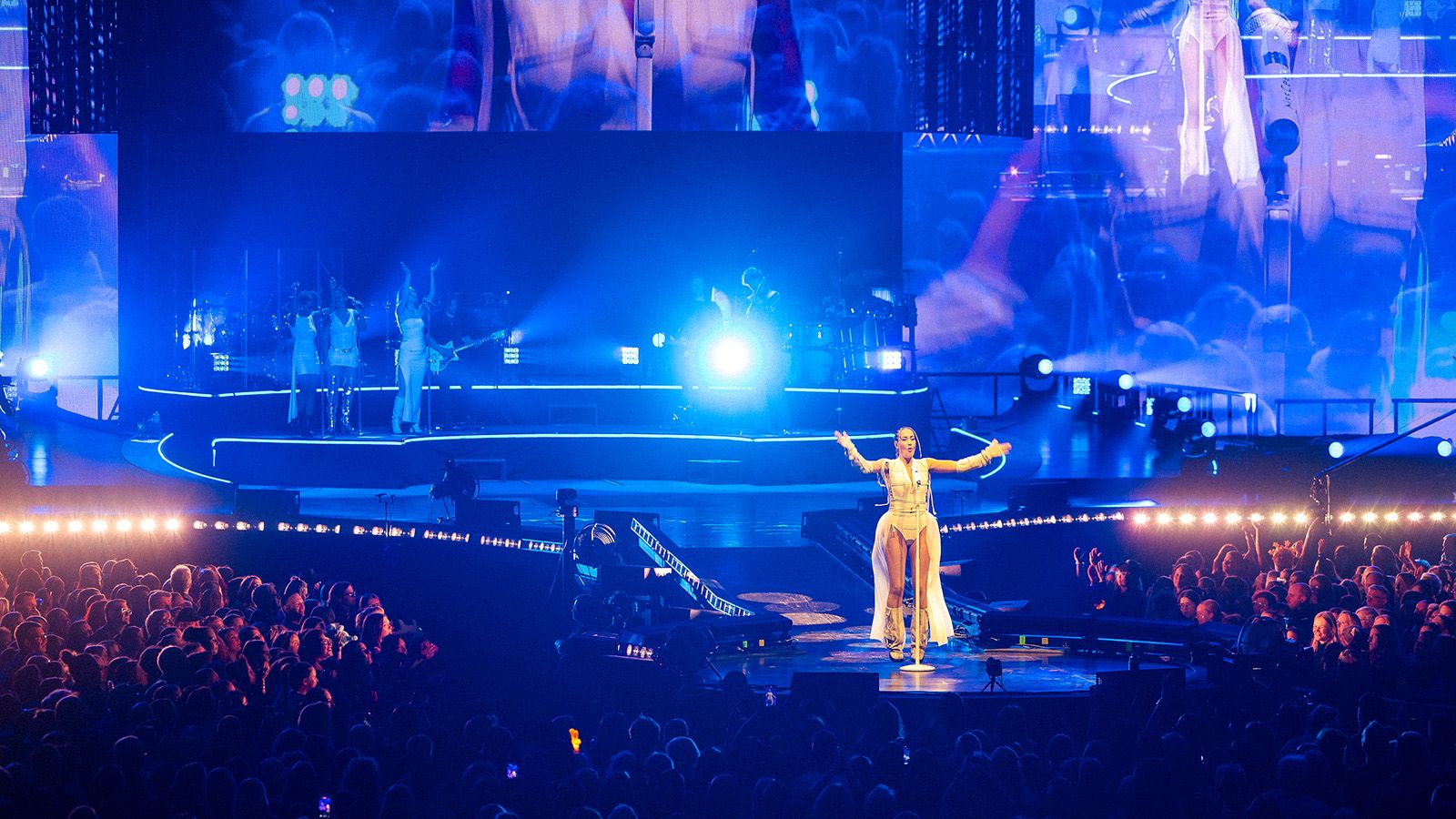 GLP TWYN and WildBar 16 anchor Bertil Mark’s production design for Sarah Connor’s Freigeistin tour