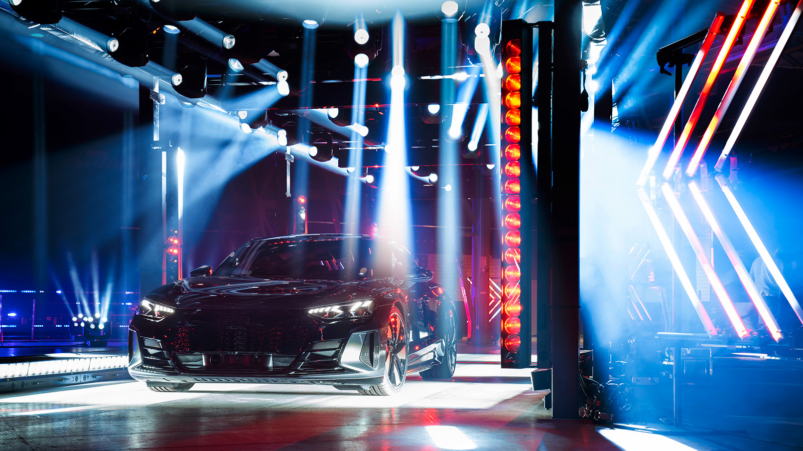 High-speed GLP Light-show for Audi e-tron World Premiere