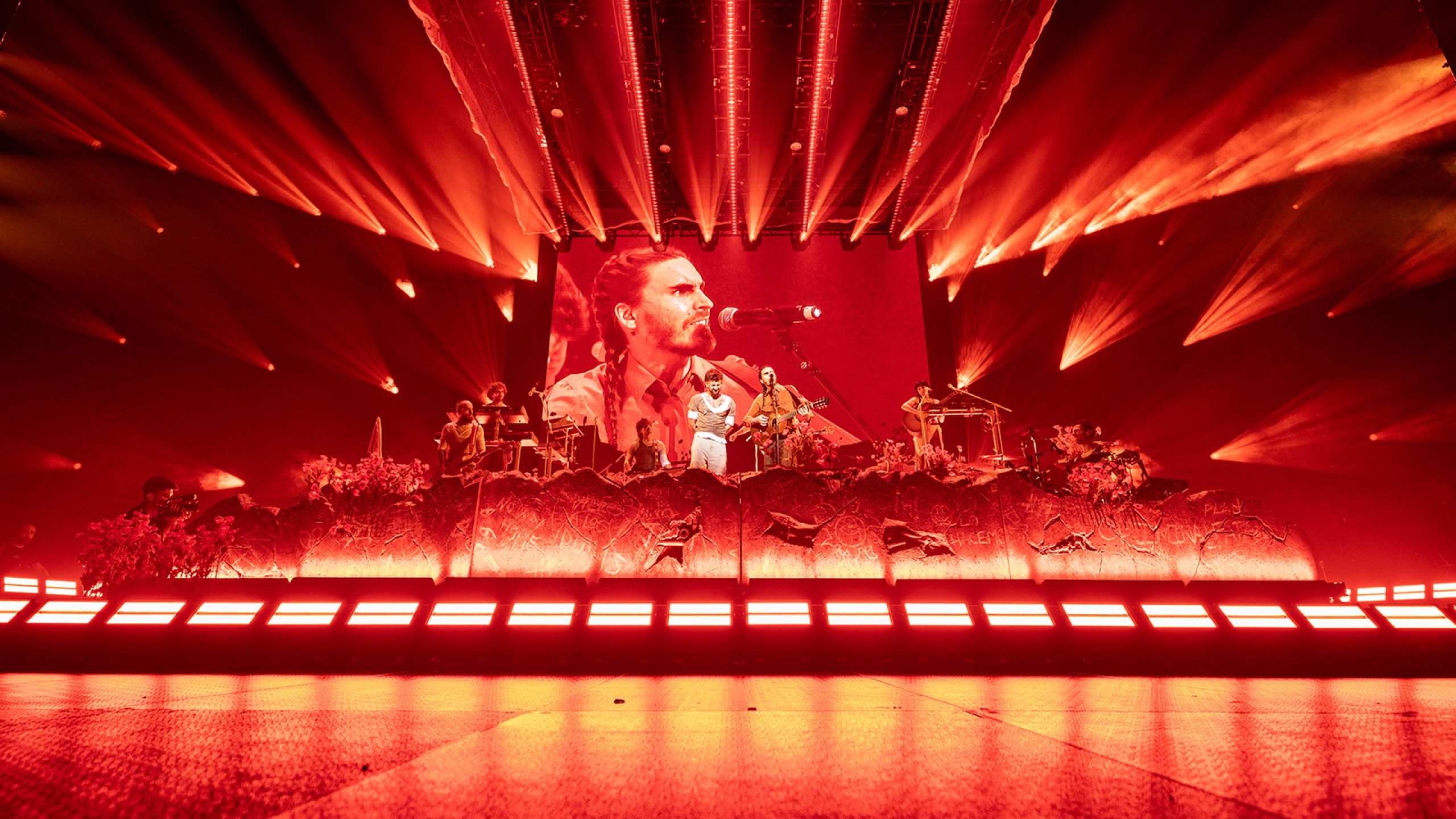 GLP JDC Burst 1 powers the visual language of Dani Fernández’s La Insurrección tour