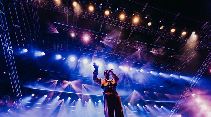 300 GLP Scheinwerfer erwecken das Summer Well Festival zum Leben