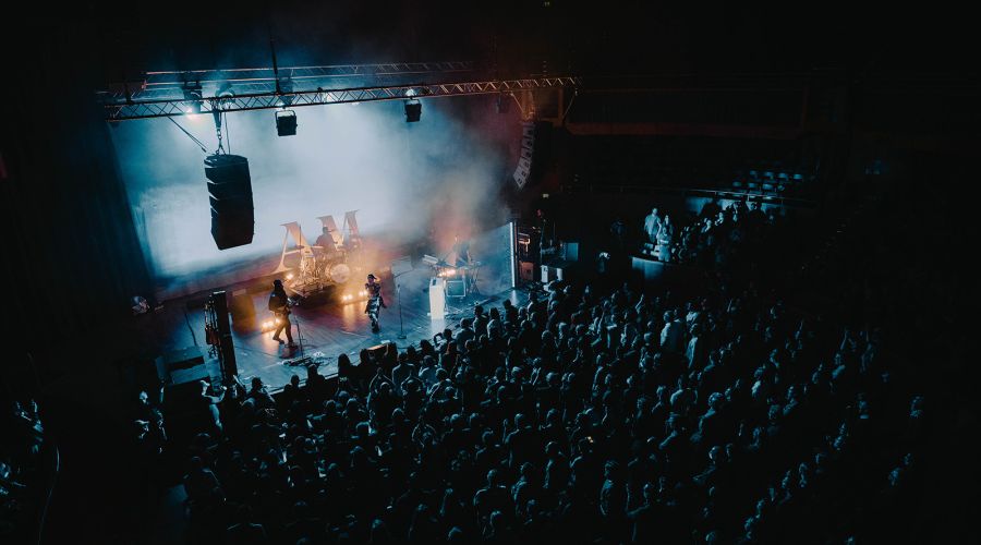 Alice Merton auf Europa-Tournee mit GLP impression X4 Bar 20 und live mit XDC1 IP Hybrid