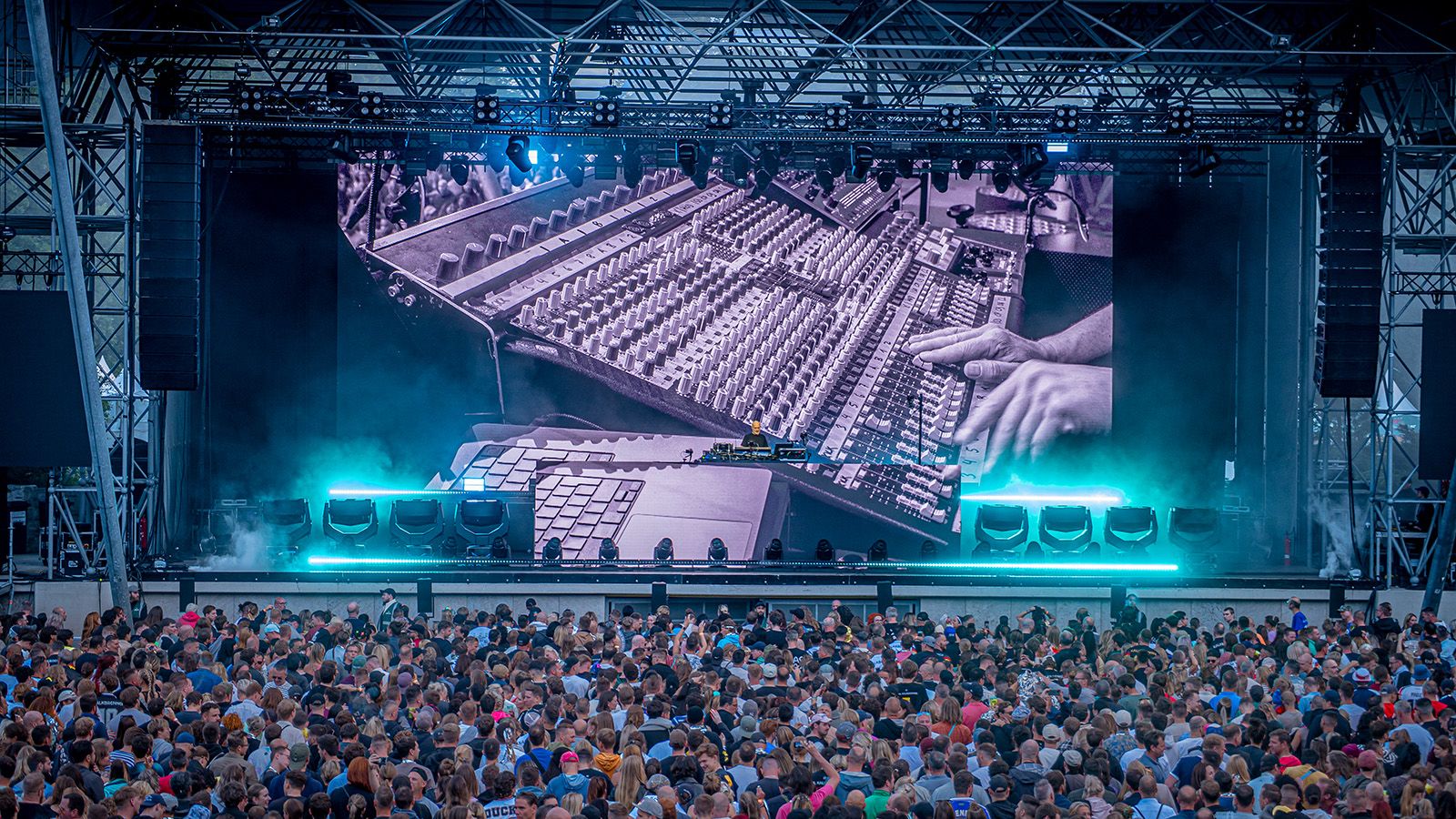 Paul Kalkbrenner lässt die Wuhlheide beben – mit Licht von GLP