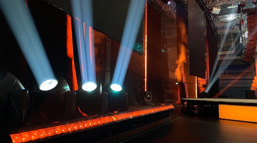 impression X5 Bars provide heavenly light for Carolin Kebekus’s Shesus live show