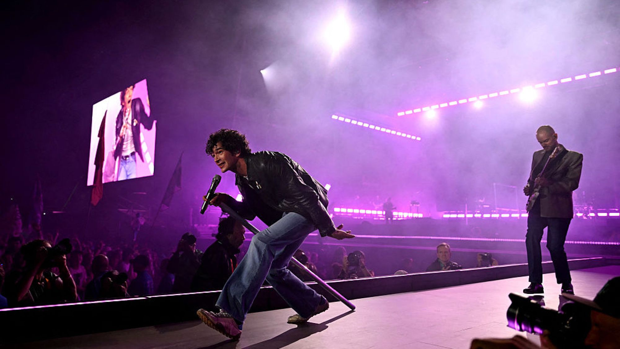 The 1975 elektrisieren Glastonbury – mit dem größten GLP JDC2 IP-Einsatz aller Zeiten