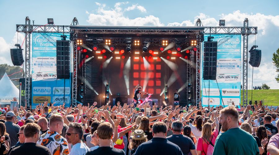 Novasound setzt auf GLP JDC Burst 1 für maximale Wirkung bei Tageslicht