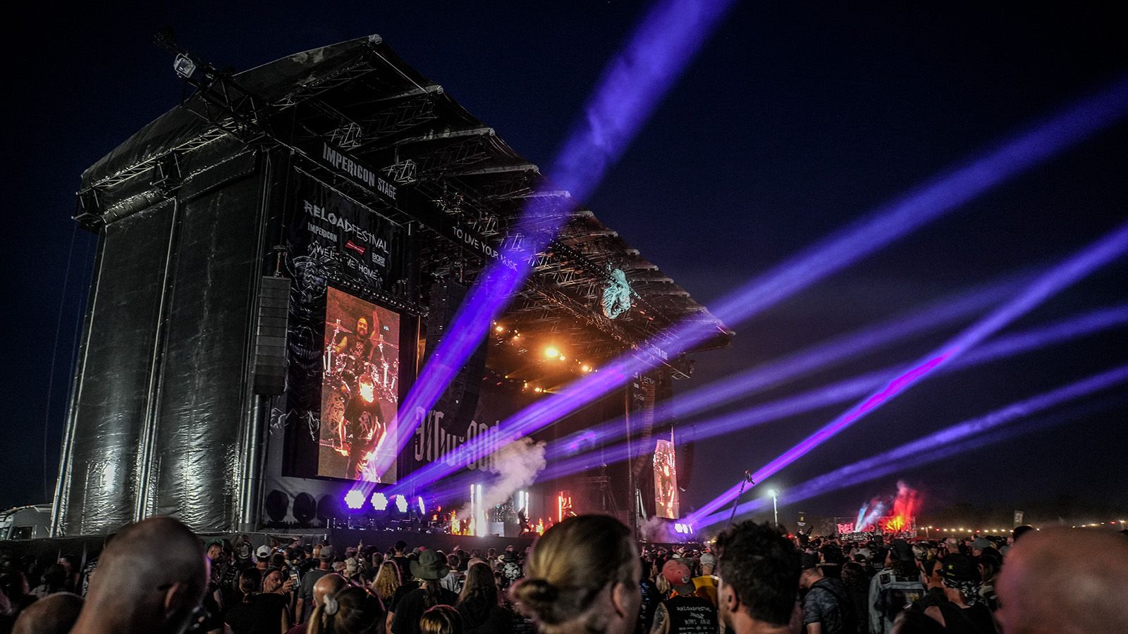 Licht für laute Töne: GLP JDC Burst 1 und MAD MAXX beim Reload Festival