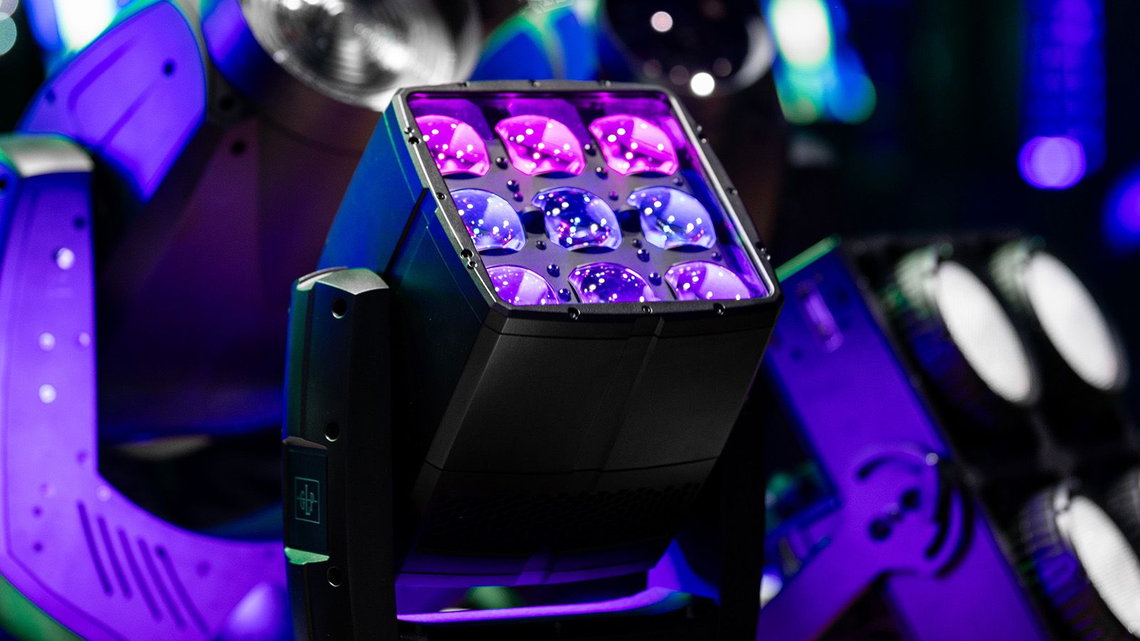 GLP TWYN vereint die kreativen Stärken von Creos und JDC Burst 1 in einem innovativen Dual-Face Moving-Head-Design