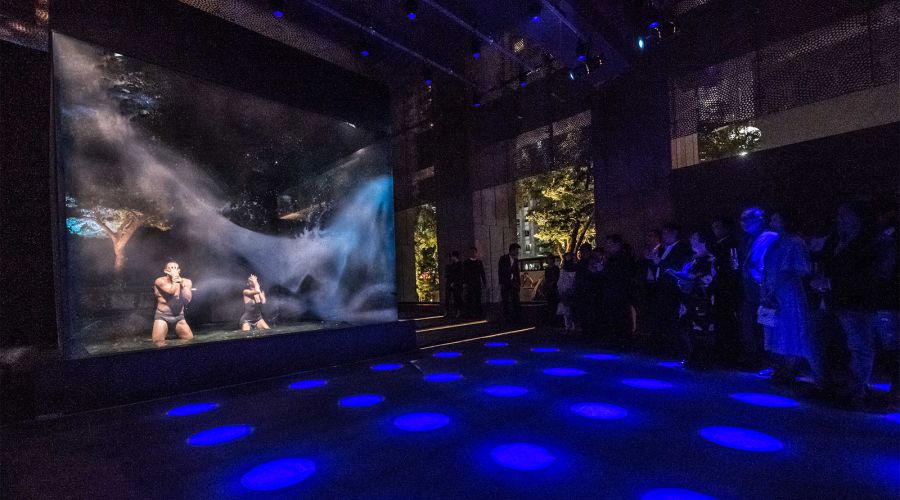 Silks opens spectacularly with versatile X4 atoms