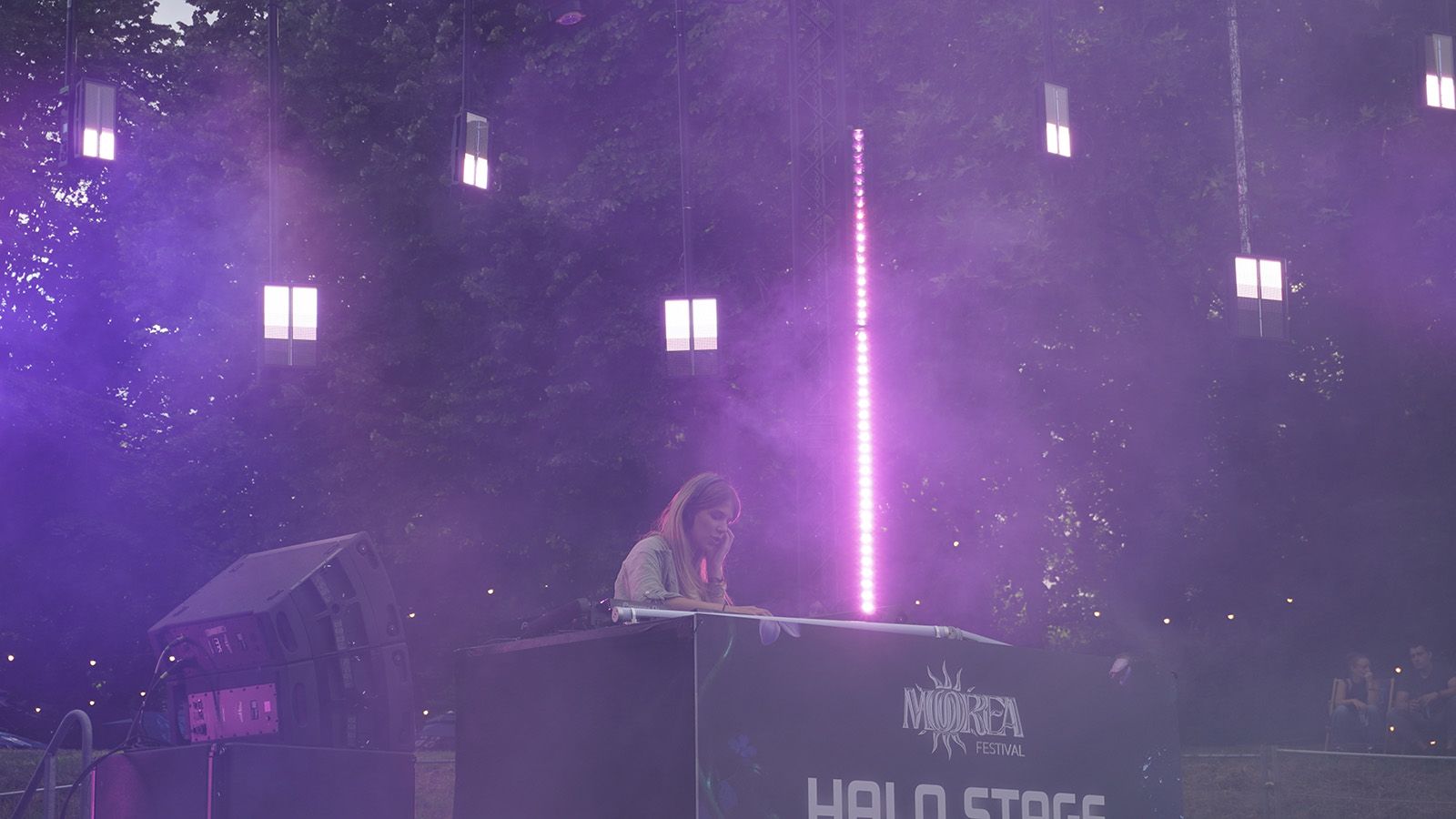 GLP JDC2 IP, JDC Burst 1 und MAD MAXX prägen das Design der Stage B beim Moorea Festival