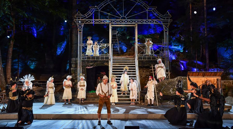 Theater zwischen Felsen: Luisenburg-Festspiele vertrauen auf wetterfeste Scheinwerfer von FUSION by GLP