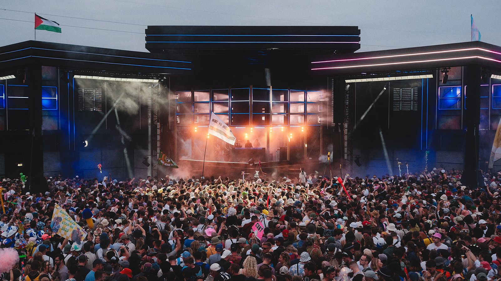 GLP JDC Burst 1 setzt explosive Akzente bei Charli XCX