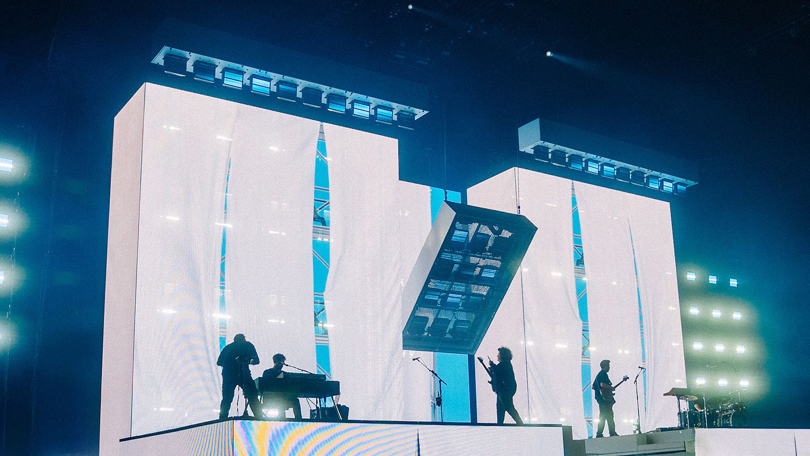 ST. ROBO gestaltet immersive Bühnenwelt für Wincent Weiss’ Arena-Tournee mit GLP