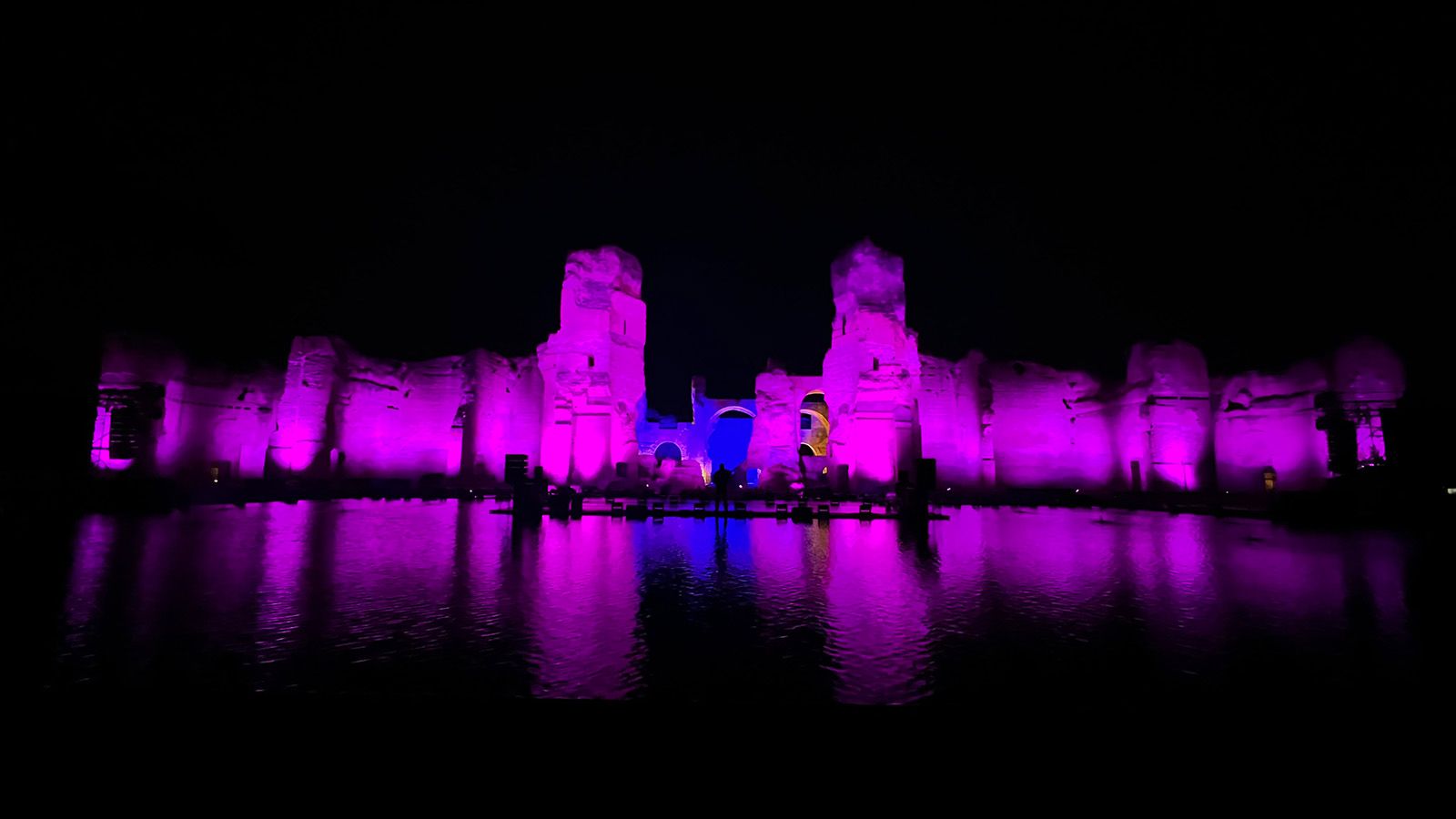 90 GLP impression X5 IP Maxx beleuchten die Caracalla-Thermen bei der Generalversammlung der Europäischen Fußballclubs in Rom