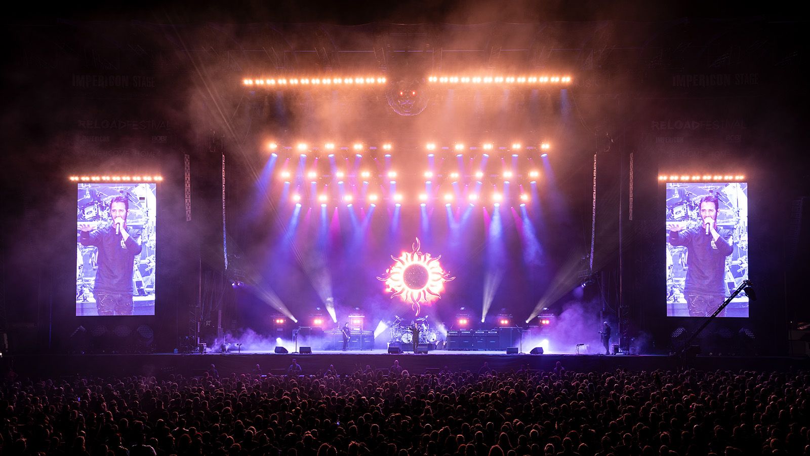 Licht für laute Töne: GLP JDC Burst 1 und MAD MAXX beim Reload Festival