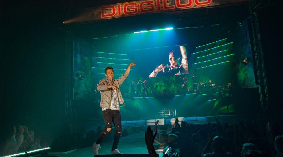 80 GLP X4 Bar 20s Dominate Diggiloo Stage Set