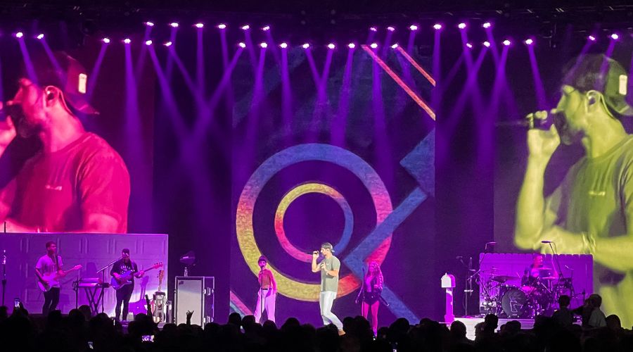 The Darkroom Creative greift für Walker Hayes’ Arena-Tournee auf GLP-Klassiker zurück