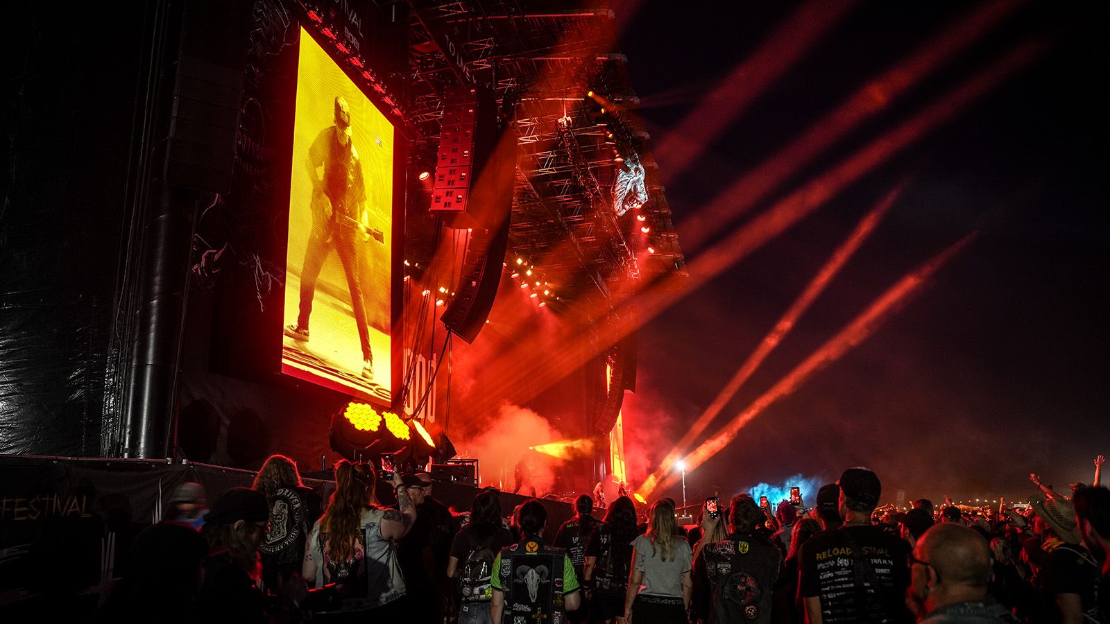 Licht für laute Töne: GLP JDC Burst 1 und MAD MAXX beim Reload Festival