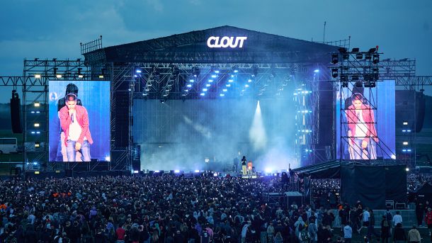 223 GLP-Scheinwerfer auf zwei Bühnen beim CLOUT Festival 2026