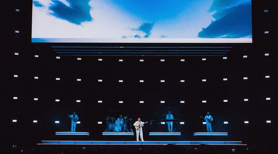 Lewis Capaldi tourt mit über 170 flexiblen Hybrid-LED-Scheinwerfern von GLP