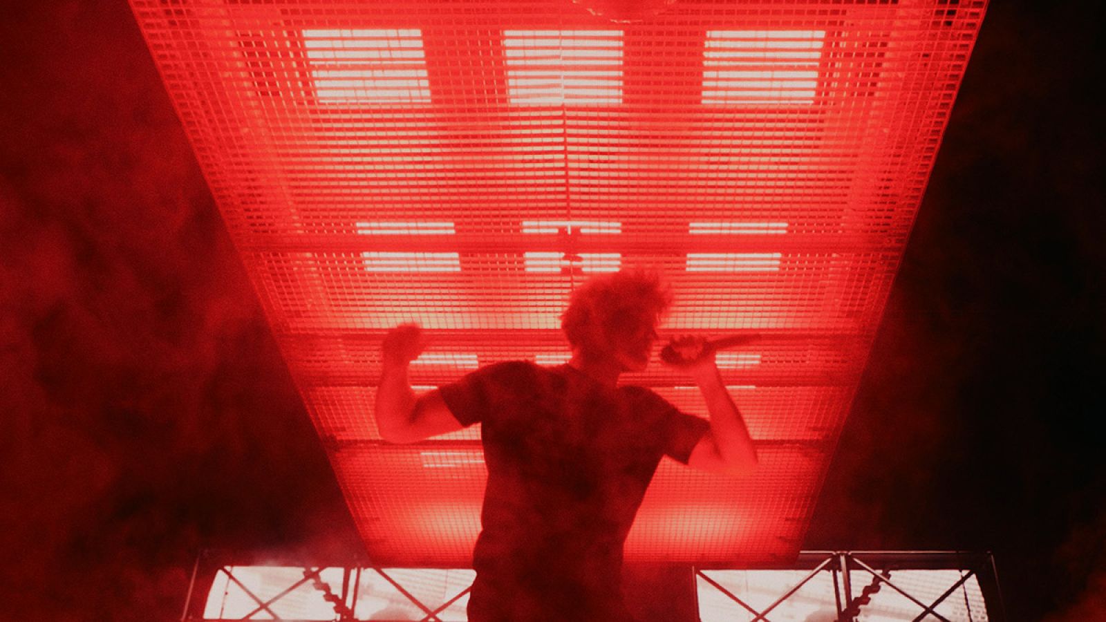 ST. ROBO gestaltet immersive Bühnenwelt für Wincent Weiss’ Arena-Tournee mit GLP