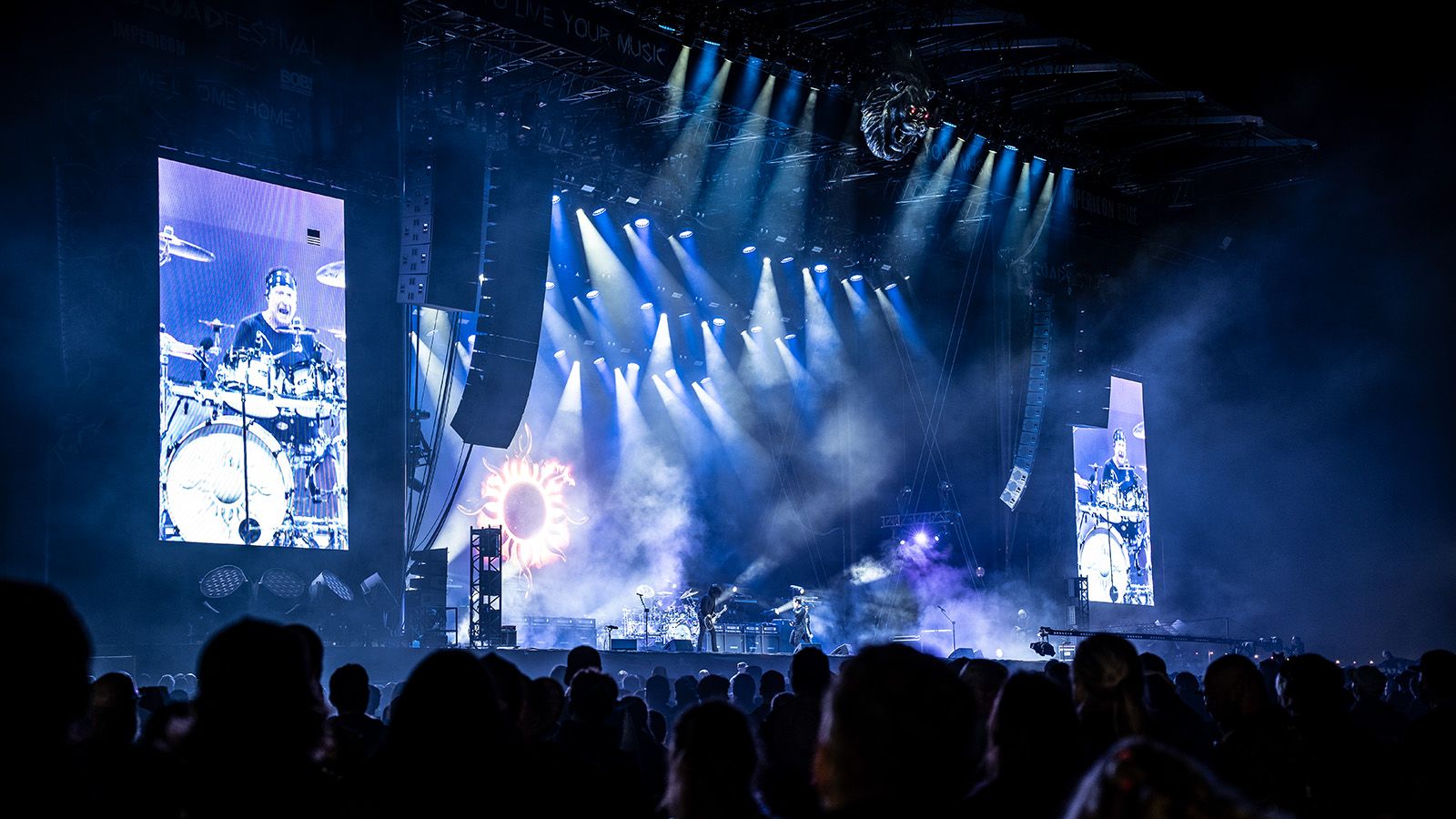 Licht für laute Töne: GLP JDC Burst 1 und MAD MAXX beim Reload Festival