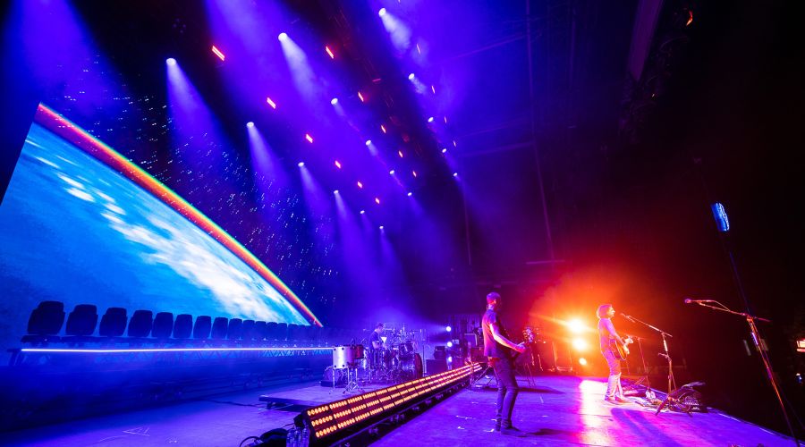 XDC1 IP Hybrid ermöglicht Snow Patrol einen farbig-dynamischen Band-Riser