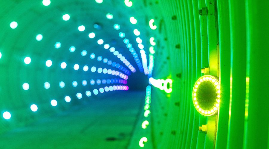 GLP rocks Tunnel with Over 200 Creative Light 1