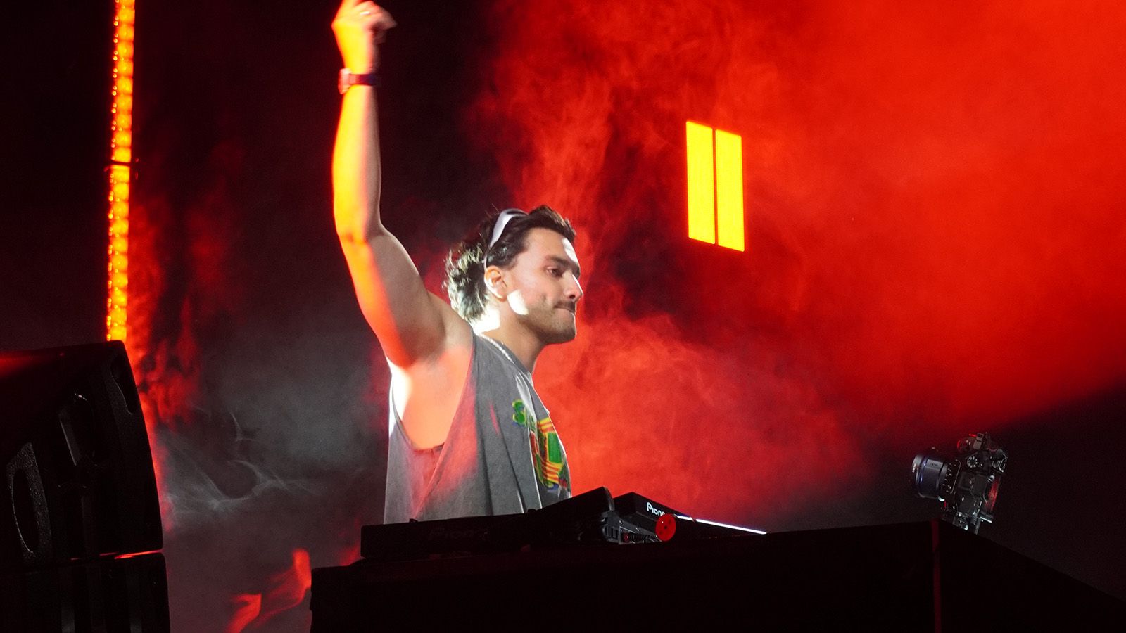 GLP JDC2 IP, JDC Burst 1 und MAD MAXX prägen das Design der Stage B beim Moorea Festival
